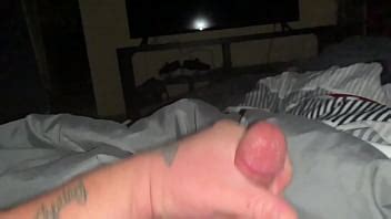 No Puede Dormir As Que Se Masturba Su Gran Polla Hasta Correrse Xvideos