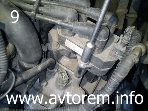 Замена термостата системы охлаждения на двигателе автомобиля Chery ...