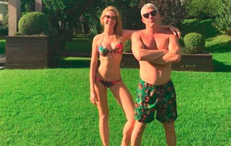 De Biqu Ni Ana Hickmann Comemora Sol Em Foto Marido Ofuxico