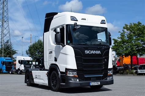 Juna compra otros 30 camiones eléctricos a Scania electrive