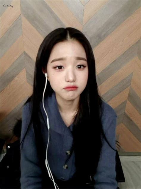 pin oleh sastro  wony artis selebritas gambar