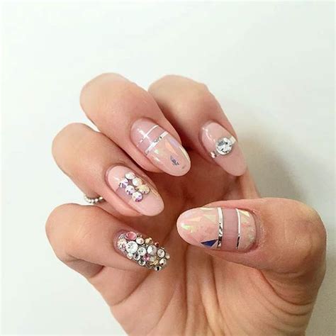 31 Jaw Dropping Broken Glass Nail Designs Stayglam Golden Nails Designs Glass Nails