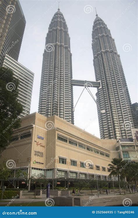 Tours Jumelles Petronas Et Tours Jumelles Klcc Dans La Ville De Kuala