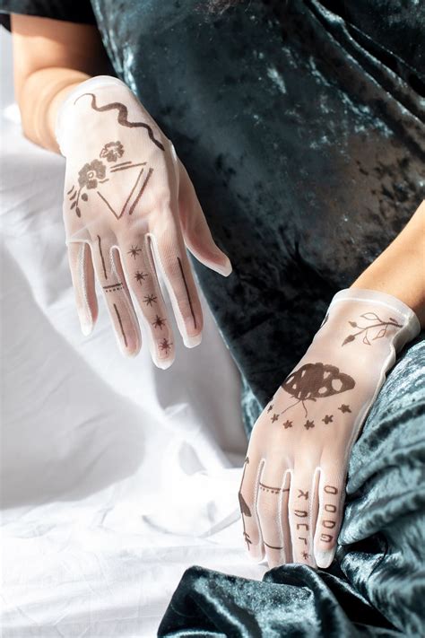 DIY Halloween Hex Gloves | ctrl + curate