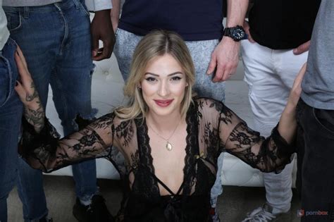 Ria Sunn Is Unbreakable On GangBang With Double Anal Pee Drink