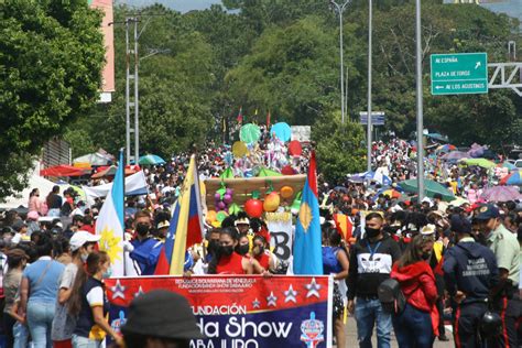 Una Caravana Multicolor Con Presencia Masiva De Gente Diario La Nación