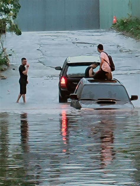 新北大雷雨多處一度積水 新店時雨量65毫米民眾困車頂【更新】 生活 中央社 Cna