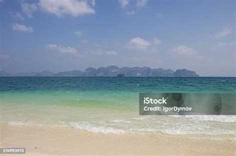 Pemandangan Tebing Pantai Railay Dari Pantai Di Pulau Poda Foto Stok