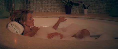 Ники Уилан nude pics Страница 1