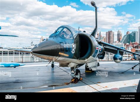 Intrepid museum, aircraft, jets Stock Photo - Alamy