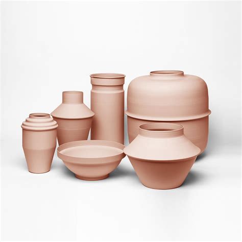 Shaker Vase Nude Fe Studio