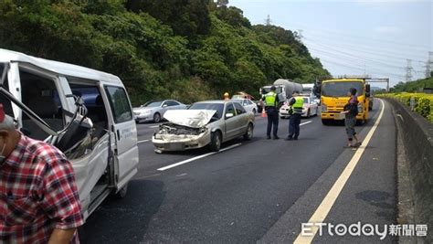 快訊／國3中和土城段5車連環撞！2人遭夾車內警消急拉出 7人受傷送醫 Ettoday社會新聞 Ettoday新聞雲