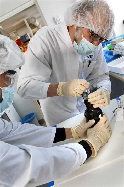 170-Year-Old Shipwreck Beer Tastes Gross, Less Thrilling