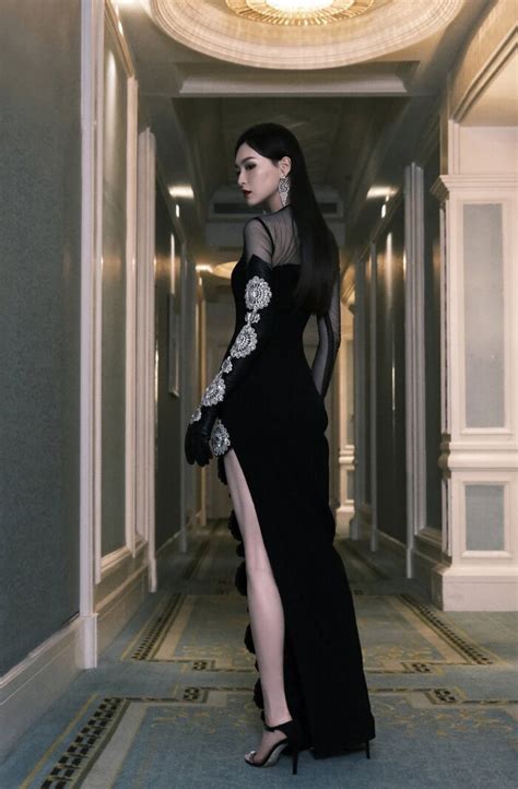 Đường Yên Mẹ bỉm sữa hot nhất nhì C Biz k hoe t hân hình nuột nà và trang phục đắt giá Phong