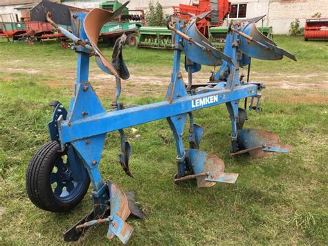 Купить Плуг трьох корпусний оборотний з передплужниками - Плуги от Agroselo