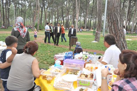 Kepez Belediyesi Kent Ormanı haftanın her günü dolup taşıyor