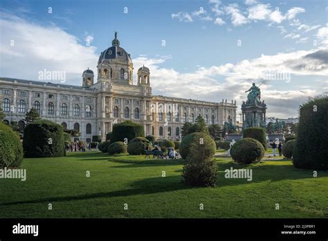 Art History Museum Kunsthistorisches Museum At Maria Theresa Square