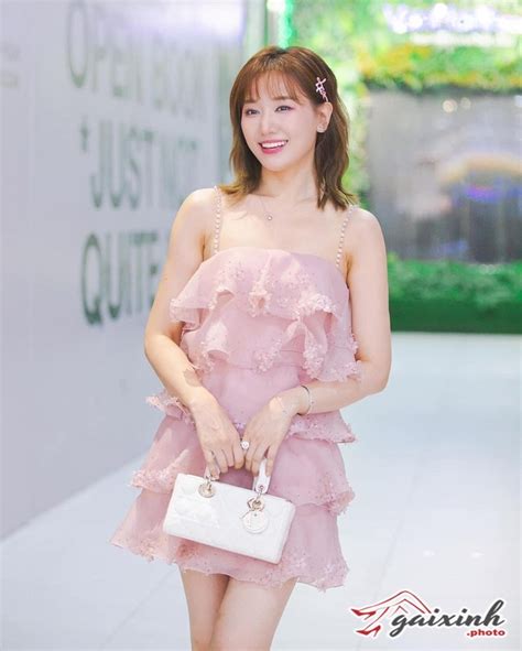 Nh Hari Won Sexy Bikini Nude Show H Ng G I C M