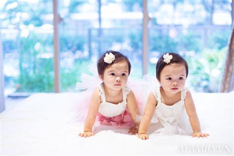 Gặp gỡ hot mom xinh đẹp được mệnh danh chuyên gia đẻ Hai lần đều sinh đôi đủ cả nếp cả tẻ