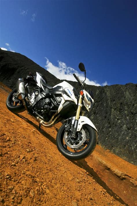 Suzuki GSR 750