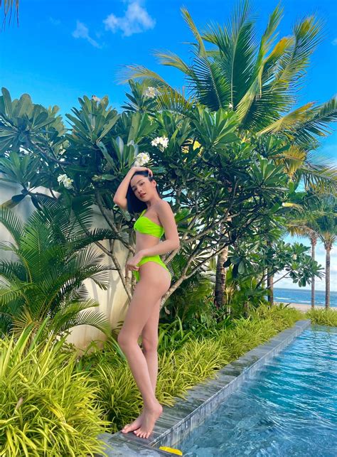 B N G I C A Ch Ng C L Quy N Di N Bikini Khoe V P Tu I