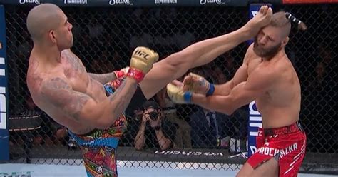 Alex Pereira KOs Jiri Prochazka in Round 2 with Vicious Head Kick - UFC ...