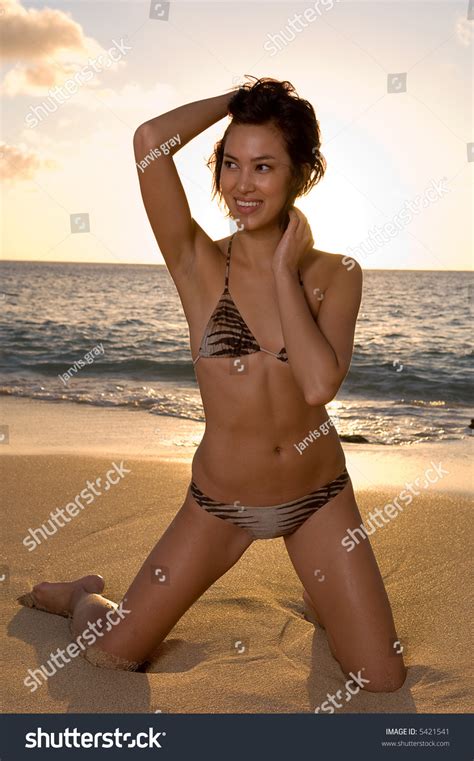 Sexy Asian Woman Bikini Foto Stok 5421541 Shutterstock