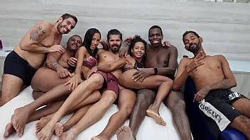 Dans les coulisses d une méga orgie avec la coquine Yasmin Ribeiro et Afrodite Hotwife XVIDEOS