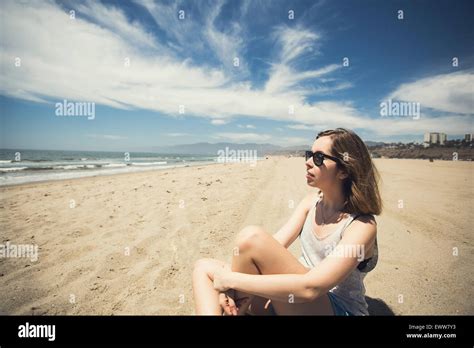 Attractive teenage girl in bikini Fotos und Bildmaterial in hoher Auflösung Alamy