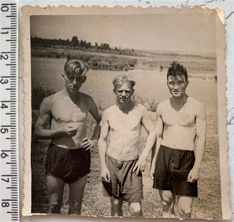 SHIRTLESS MEN BEEFCAKE Jock Muscle Affectionate Guys Gay Interest Vintage Photo 27 43 PicClick UK