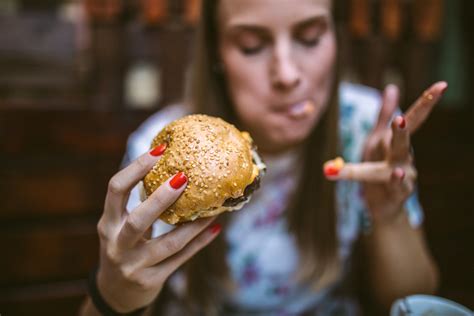 Wie Aanzet Tot Minder Vlees Eten Trapt Tegen Zere Schenen In Mijn