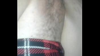 Saint se desliza dentro y fuera del bonito coño de Lulu XVIDEOS