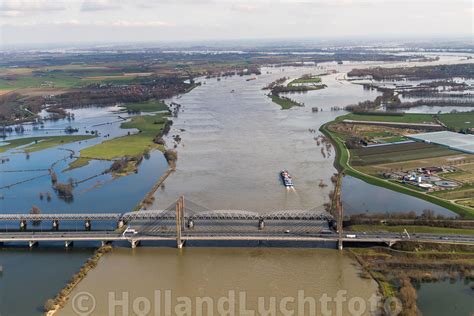 Hollandluchtfoto Zaltbommel Luchtfoto Hoog Water In De Waal