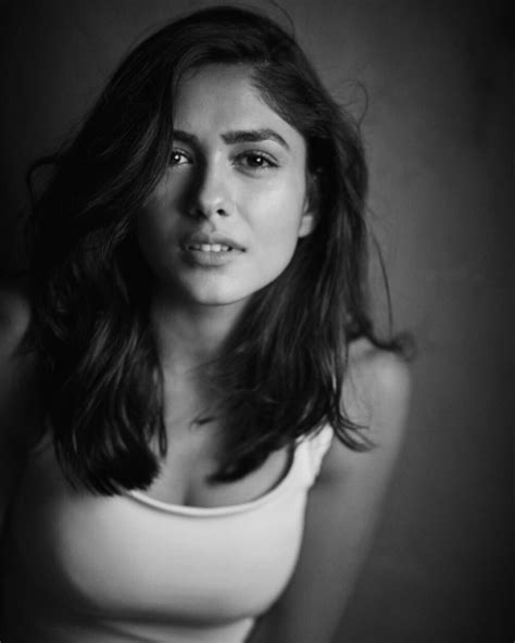 Bollywood Actress Mrunal Thakur Latest Hot Photoshoot Pics South Indian Actress Photos And