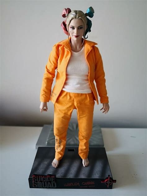 HARLEY QUINN PRISONER VERSION 1 6 Scale Figure MMS407 SUICIDE SQUAD HOT TOYS Cawette Jones