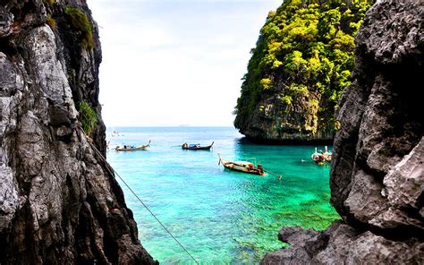 Snorkeling point-Phi Phi - Krabi beach travel and tourist attractions