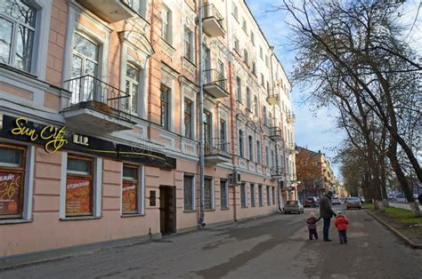 Pskov, Russia, December, 31, 2017. People Walking on Oktyabrsky Ovenue ...