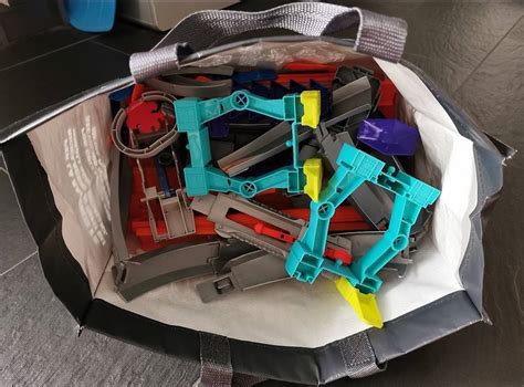 Hot Wheels Set mit vielen verschiedenen Teilen im Kanton Zürich tutti ch