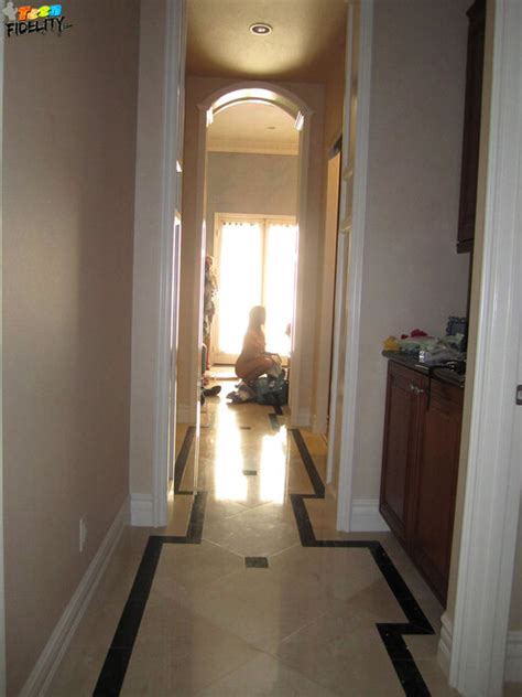 Teen In Distress With Kelly Madison Z BTS IMG Porn