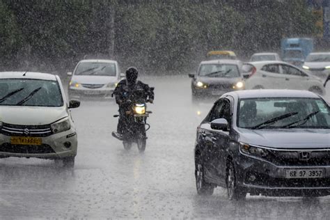 Thunderstorm Heavy Rain Lash Parts Of Delhi Ncr 9 Flights Diverted To Jaipur 1 To Lucknow