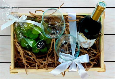 Что подарить на серебряную свадьбу — что дарят на 25 лет совместной ...