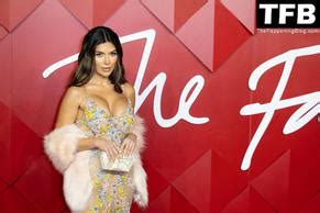 Ekin Su Culculoglu Sexy Shows Off Her Hot Big Boobs At The British Fashion Awards In London