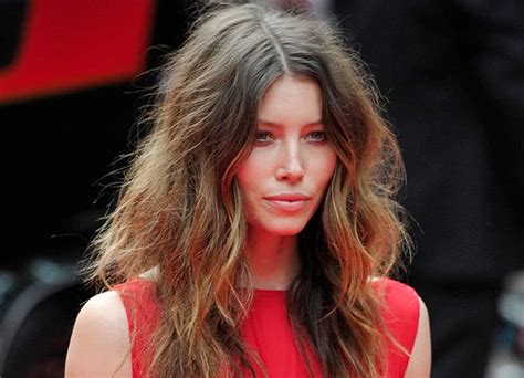 O Que Frizz No Cabelo - Frizz no cabelo: entenda as causas e veja dicas de dermatologista!