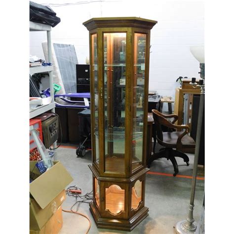 Pulaski Furniture Virginia Wall Cabinet Showcase Curio With Glass
