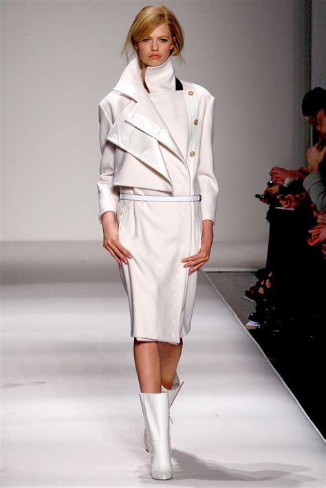 Gianfranco Ferré Fall 2011 Ready-to-Wear Collection - Vogue
