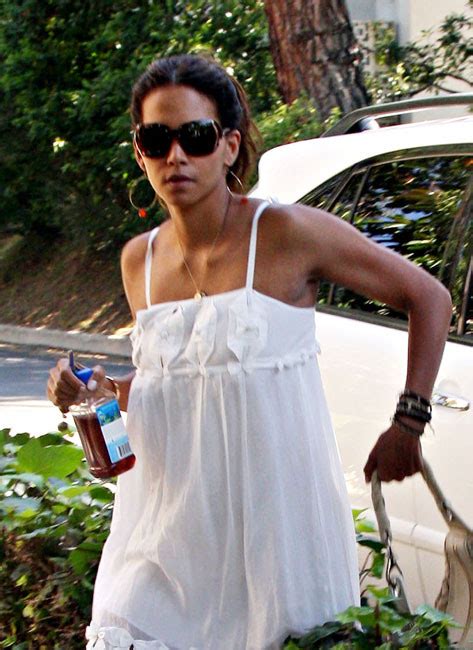 Black Celebrity Actres Halle Berry Nice Nude Black Boobs Porn Pictures XXX Photos Sex Images