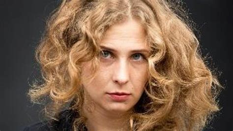 Maria Alyokhina Delle Pussy Riot Leuropa Sponsorizza Putin Comprando Gas E Petrolio Fate