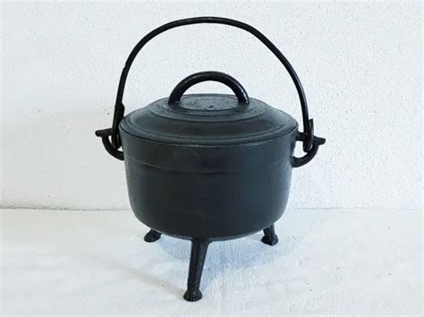 ANCIENNE PETITE MARMITE tripode en fonte émaillée noire EUR 35 00