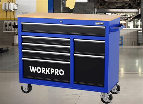 Keep Your Tools Close With a Tool Chest on Wheels