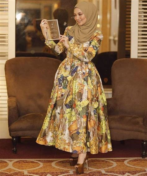 64 Best Naelofar Neelofa Images On Pinterest Hijab Fashion Hijab Styles